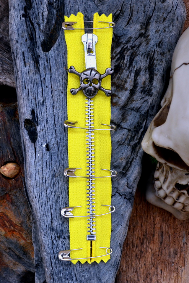 YELLOW PUNK ZIP With Skull Puller